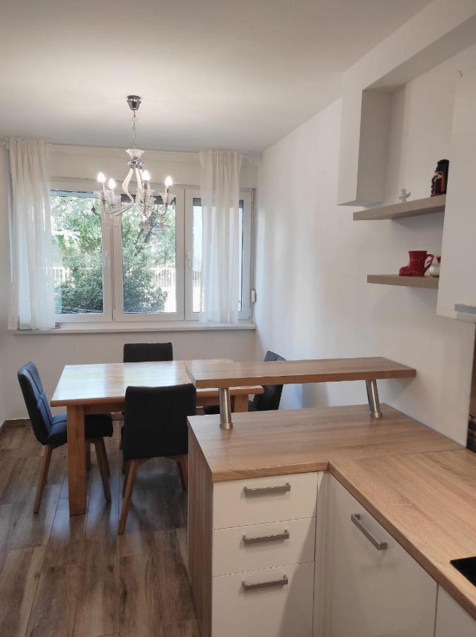 Apartment Mm Split Luaran gambar