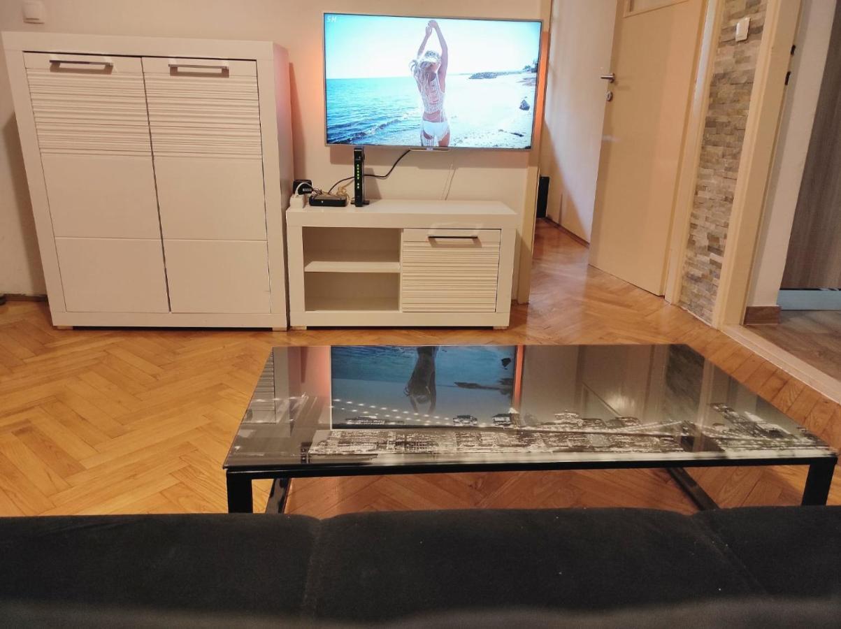 Apartment Mm Split Luaran gambar
