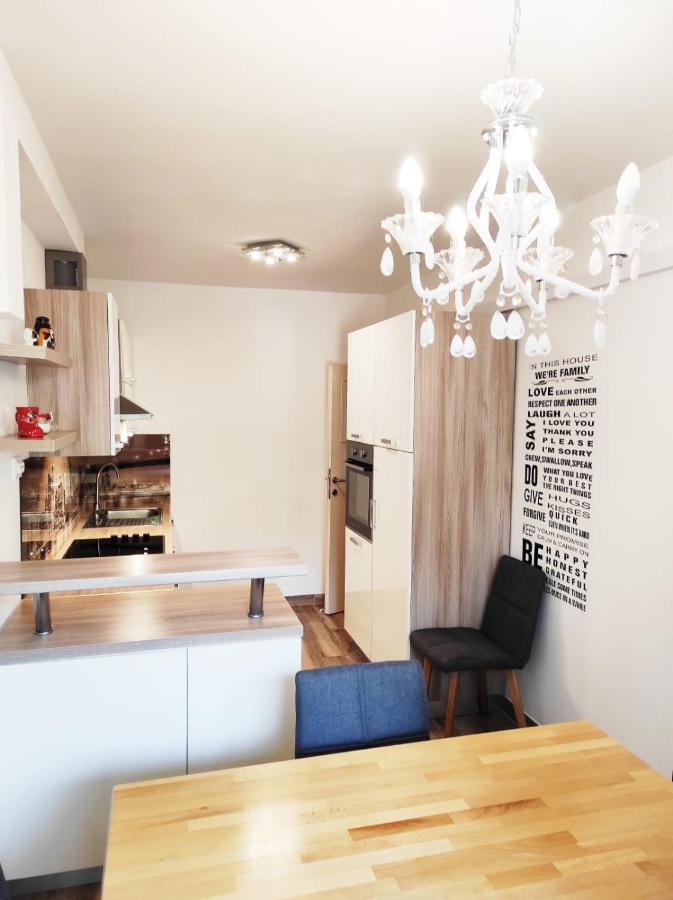 Apartment Mm Split Luaran gambar